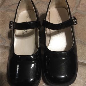 Girls size 10 1/2 Black Soho dress shoes